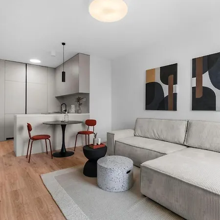 公寓 Slnecnice 1-bedroom On Floor 3 With Parking By Skyviews 布拉迪斯拉发